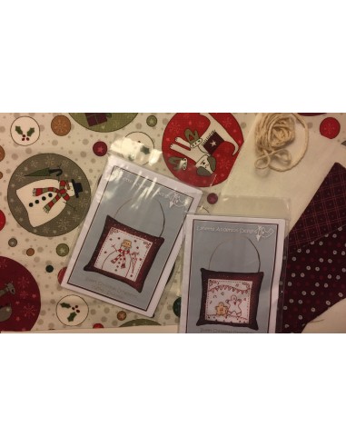 kit colección con 2 Bordados Muñeco de Nieve y Galleta Ginger. Red Work Adorno puertas Navidad Lynette Anderson kit colección con 2 Bordados Muñeco de Nieve y Galleta Ginger. Red Work Adorno puertas Navidad Lynette Anderson